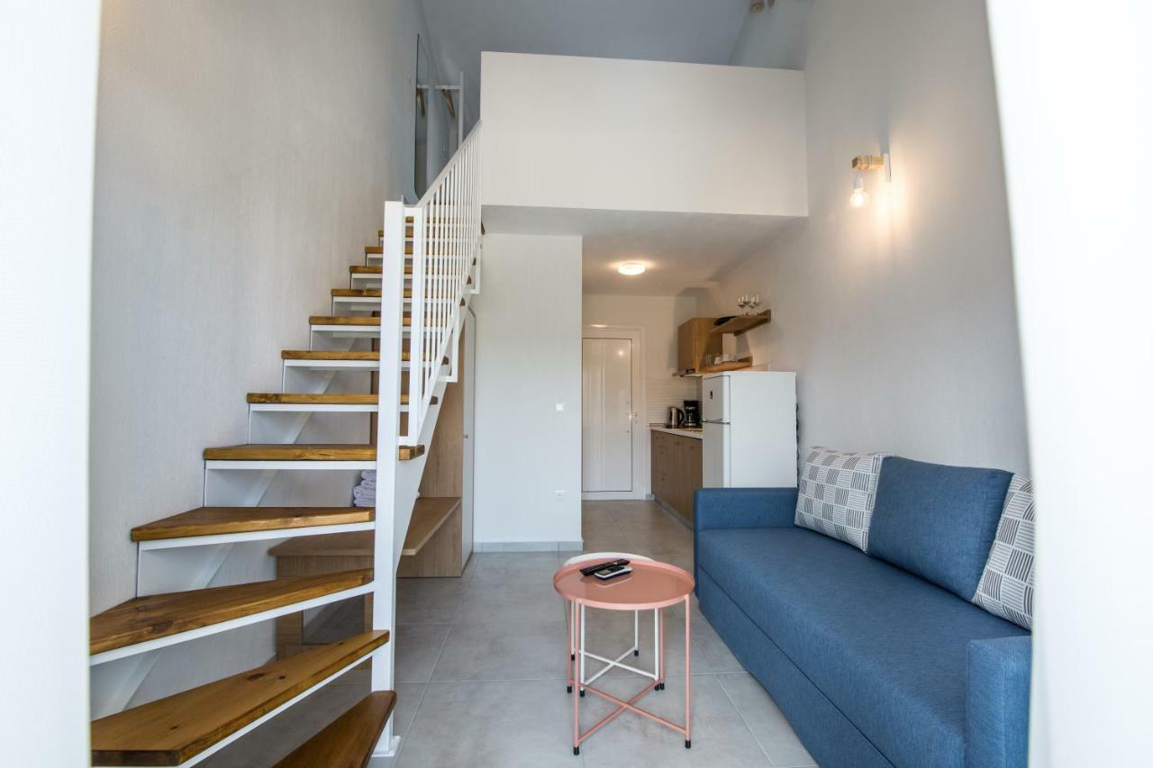 The Papoutsakis Apartments Nikiti  Eksteriør billede